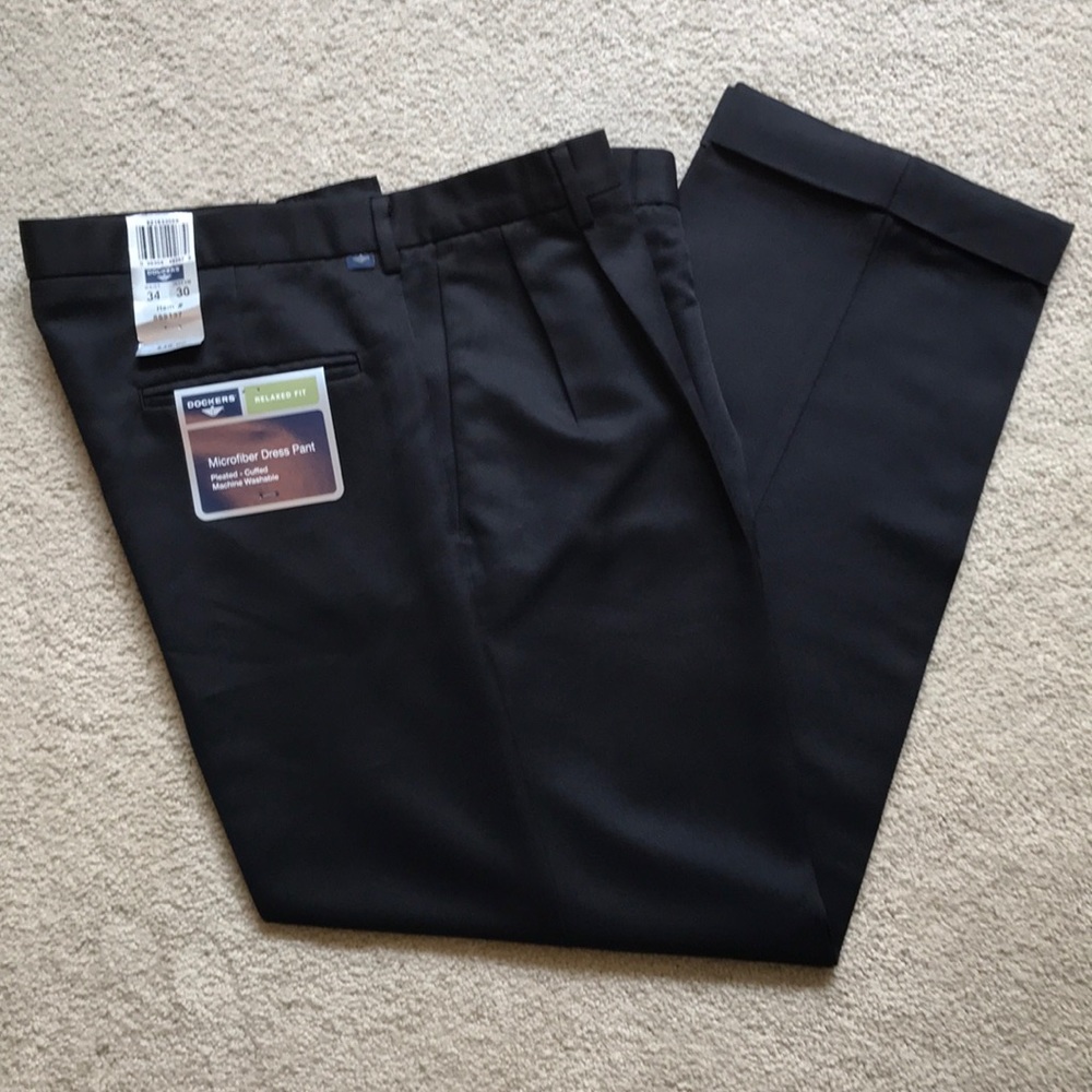 NWT Dockers relaxed fit pleated  dress pants